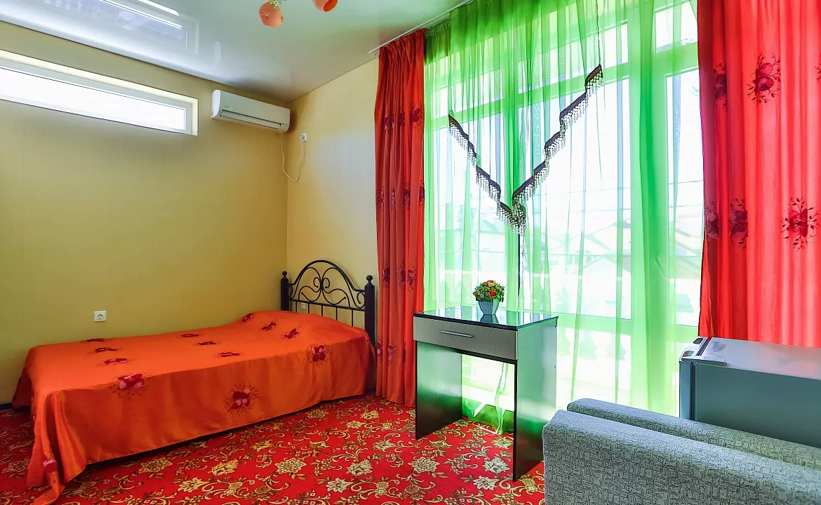 Двухместный полулюкс. Гостиница Ольга. Геленджик