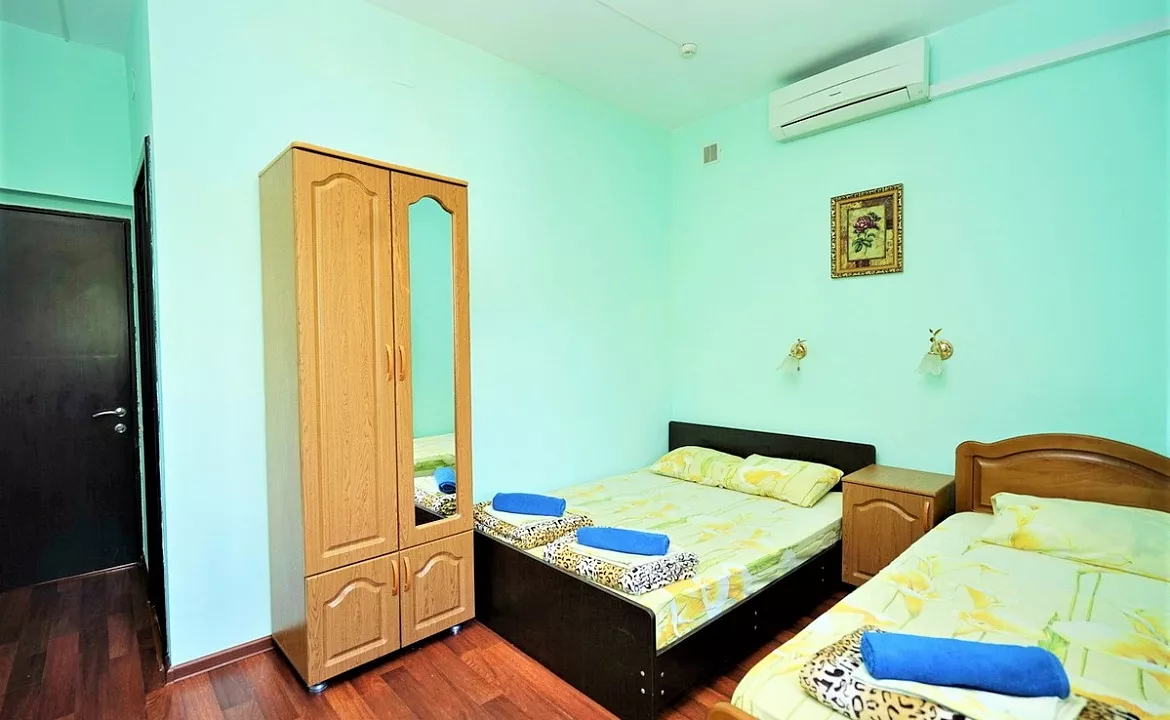 3-х местный номер стандарт. Гостевой дом Атлантис. Лазаревское