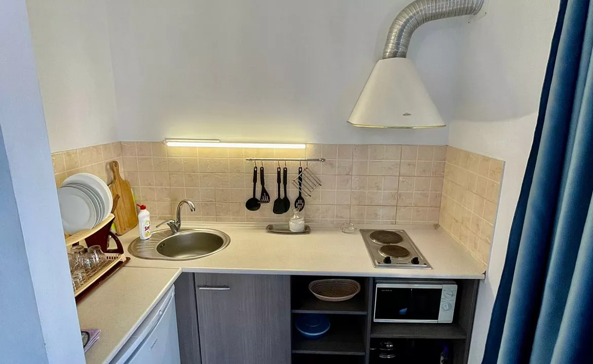 Улучшенный четырёхместный с кухней 3. Гостевой дом Тихий дворик - Орджоникидзе. Орджоникидзе