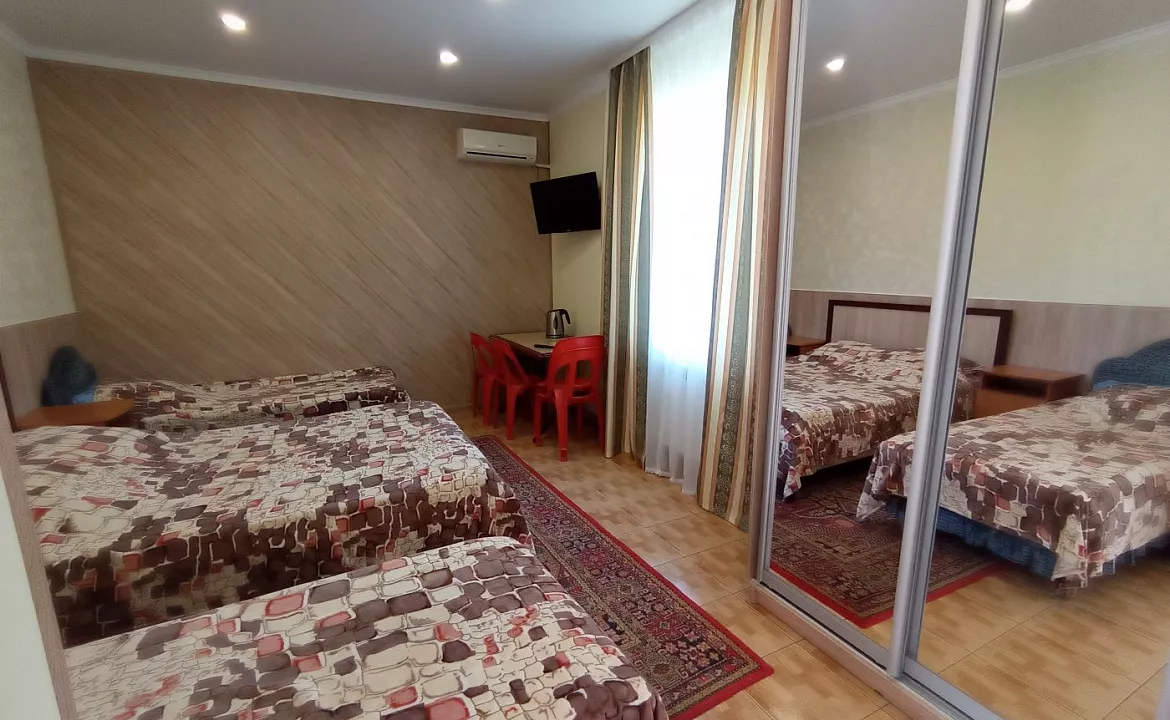 Стандарт 4-х местный. Гостевой дом "Уютный дворик" на Толстого 42А. Геленджик