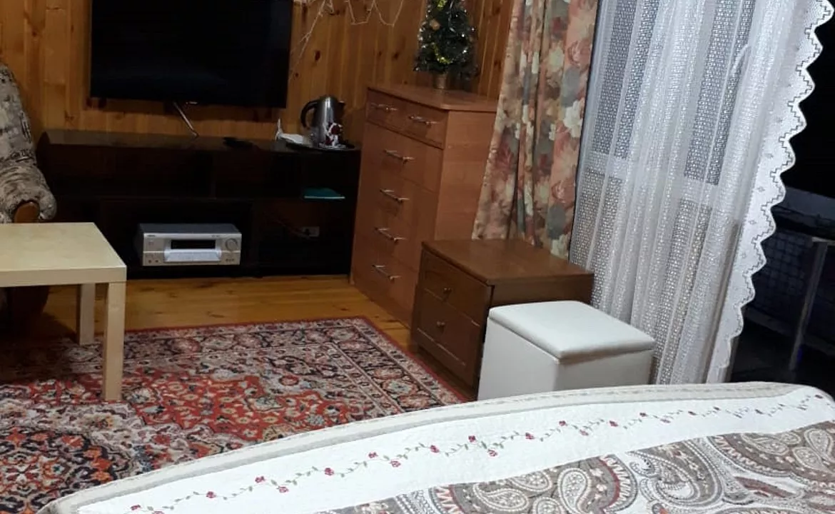 Двухместный номер с большой кроватью. Гостевой дом Родник. Красная Поляна