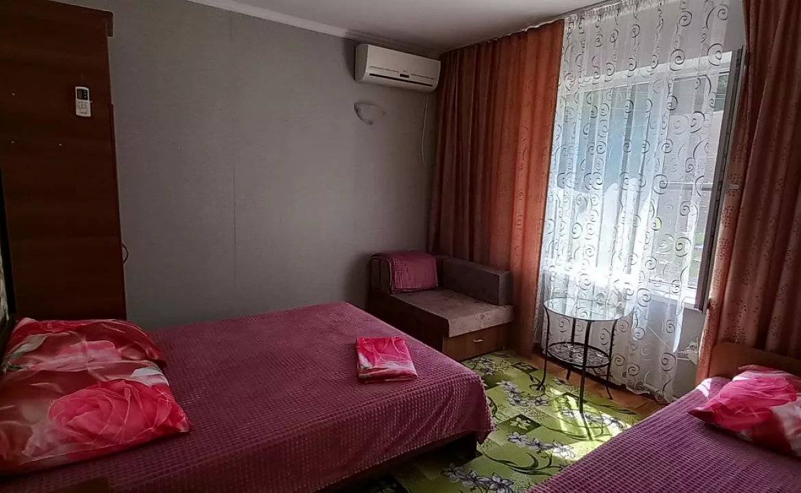 3-х местный номер. Частный сектор "Ксения". Совет-Квадже 3-х местный номер. Частный сектор "Ксения". Совет-Квадже