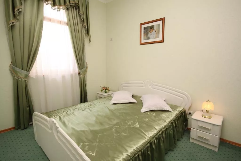 Люкс четырехместный. Гостиница Ташир. Ялта