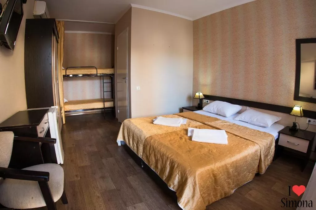 4-х местный номер. Гостевой дом "Симона". Витязево 4-х местный номер. Гостевой дом "Симона". Витязево