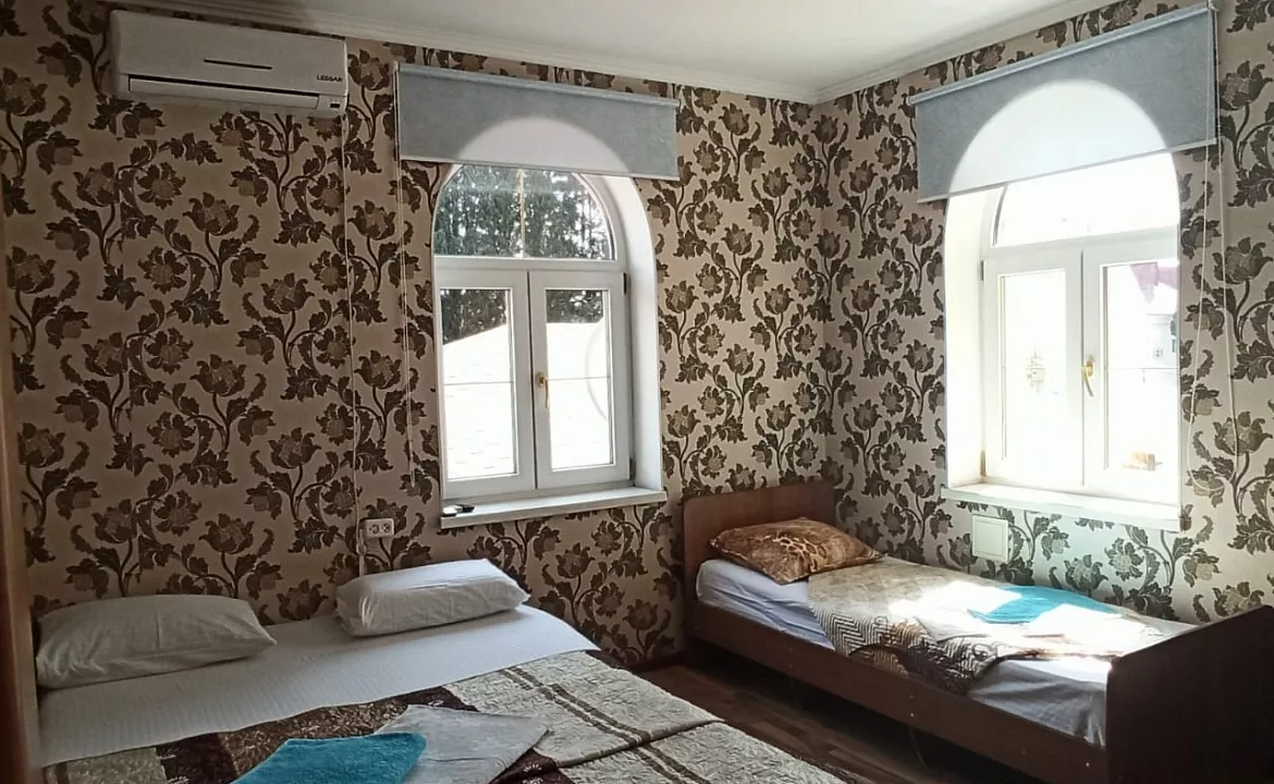 Трёхместный эконом . Гостевой дом Смайл. Адлер