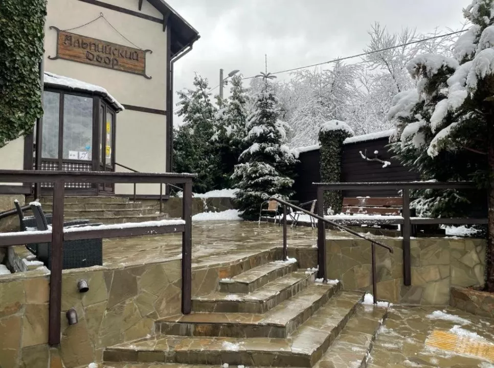 . Отель Отель Альпийский двор. Красная Поляна