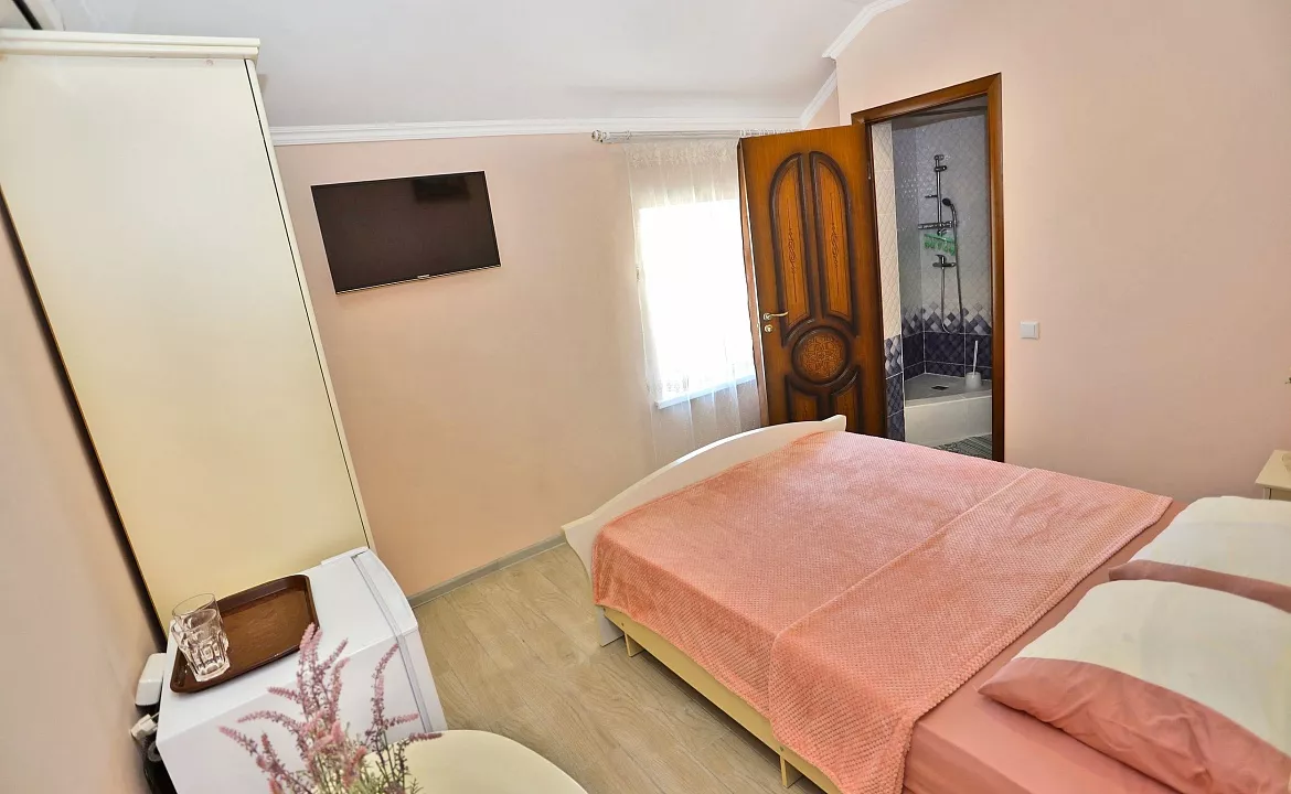 3х местный стандартный номер. Гостевой дом Надежда - Витязево. Витязево