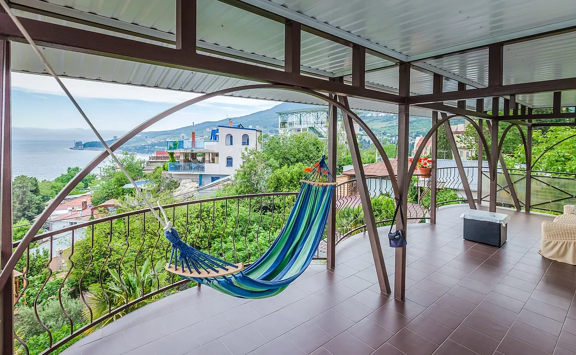 Люкс с балконом до 5 чел. Гостевой дом Пролетарская 12. Гурзуф