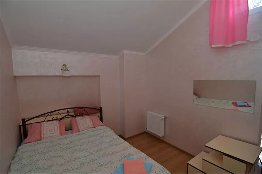 2-комнатный повышенной комфортности. Гостевой дом «Отель Людмила». Алушта 2-комнатный повышенной комфортности. Гостевой дом «Отель Людмила». Алушта