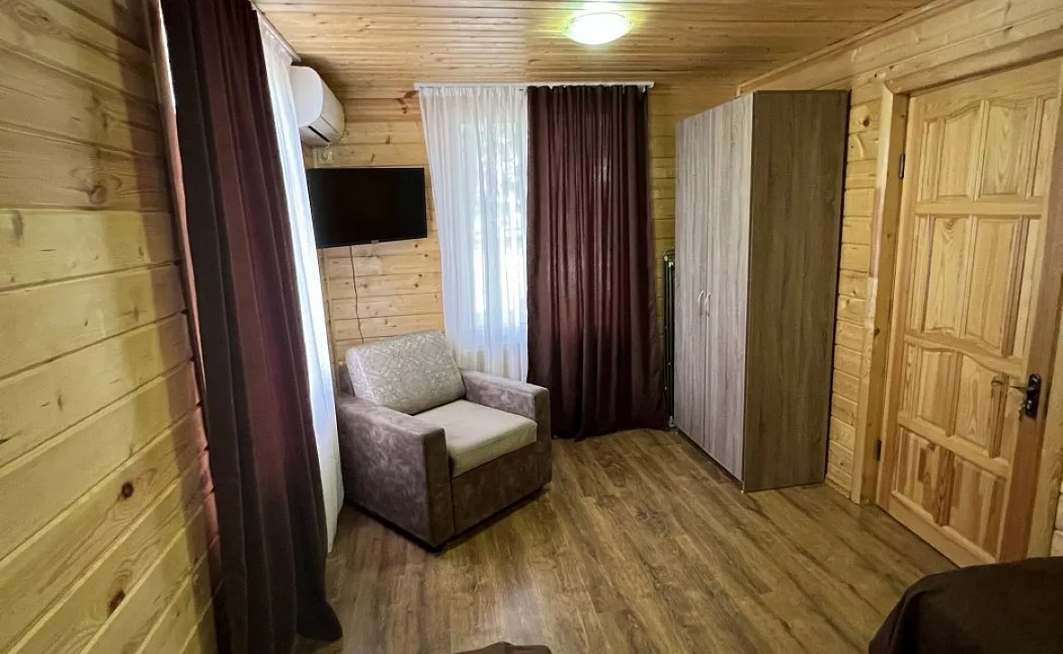 Домик с двумя спальнями и кухней. База отдыха "Скурча". Сухум
