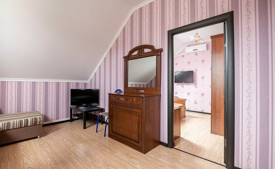 Семейный двухкомнатный. Мини отель «Эдельвейс». Адлер