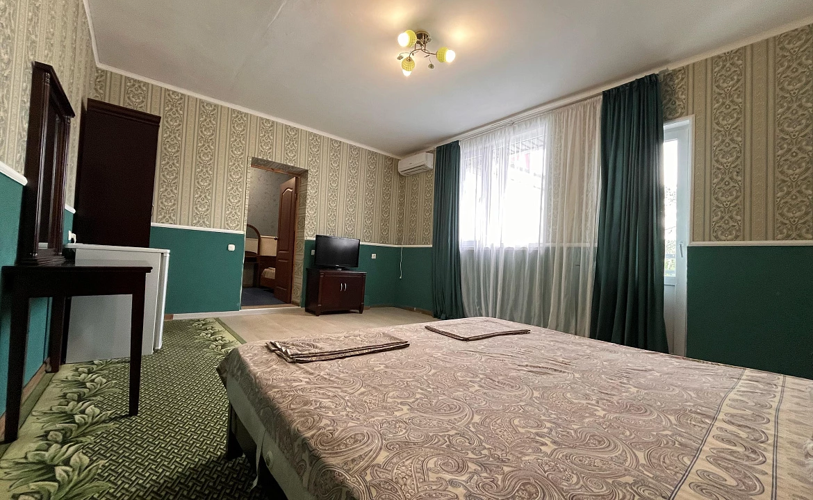 Семейный четырёхместный комфорт. Гостевой дом УЮТ на ул. Новороссийское шоссе 1/7. Джубга