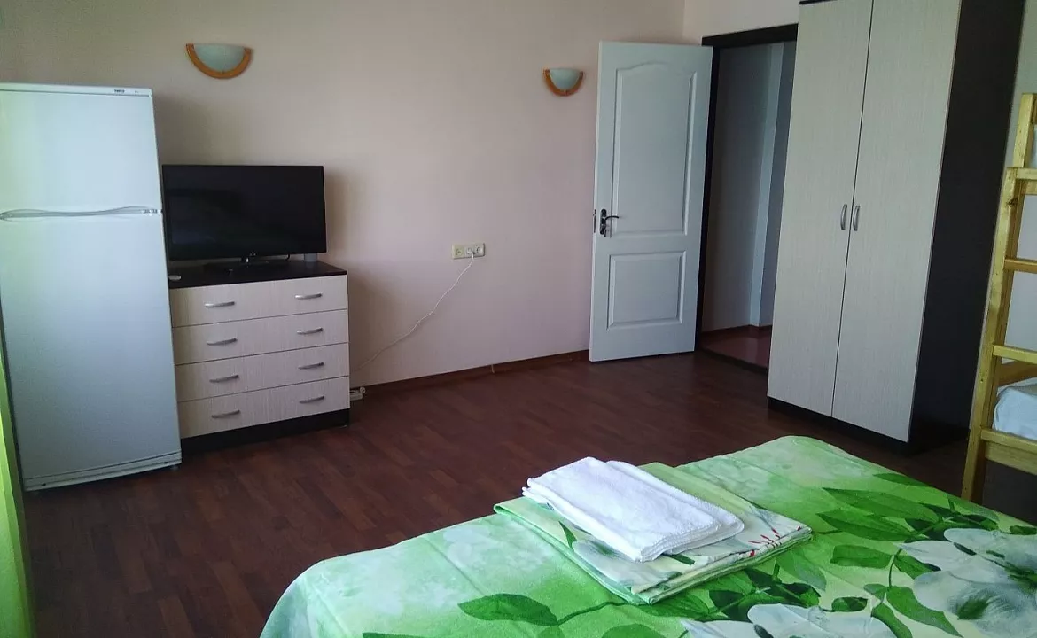 «Люкс» с большим балконом (S =25 м2) с видом на море . Гостевой дом Эдем в Волконке. Лазаревское