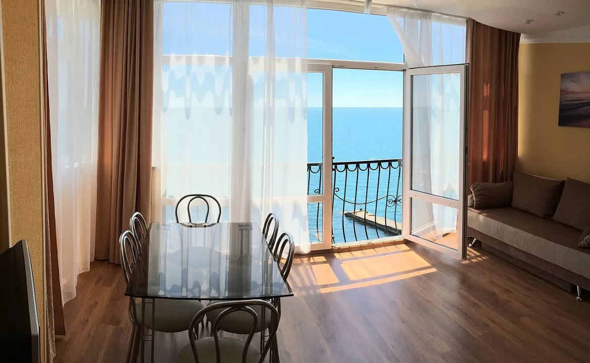 Семейный номер Люкс с французским балконом. Эллинг "Селена". Отрадное