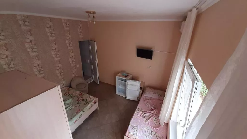 «Южный» Стандартный трехместный номер. Гостевой дом "Южный" у Гарика. Лазаревское «Южный» Стандартный трехместный номер. Гостевой дом "Южный" у Гарика. Лазаревское