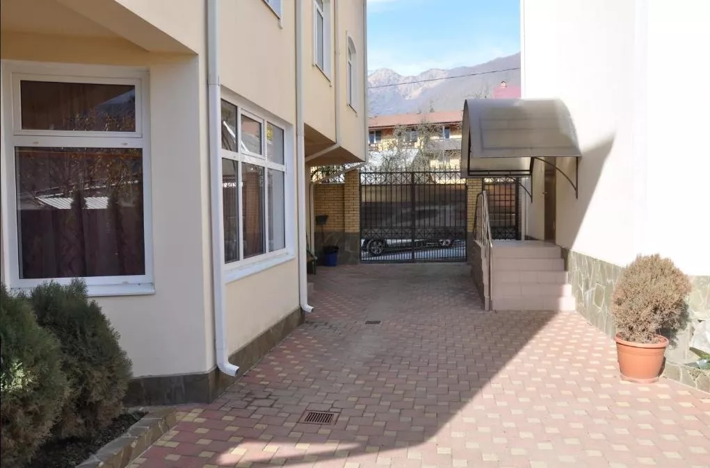 . Гостевой дом На Пчеловодов. Красная Поляна