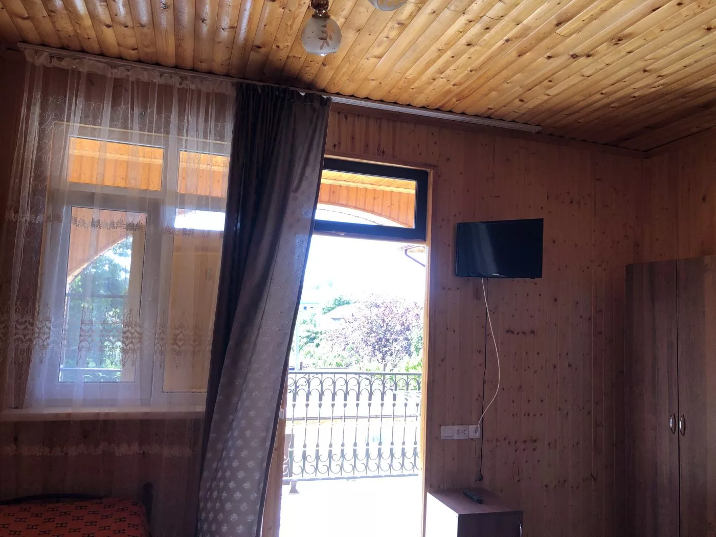 . Гостевой дом “Leon”. Пицунда . Гостевой дом “Leon”. Пицунда