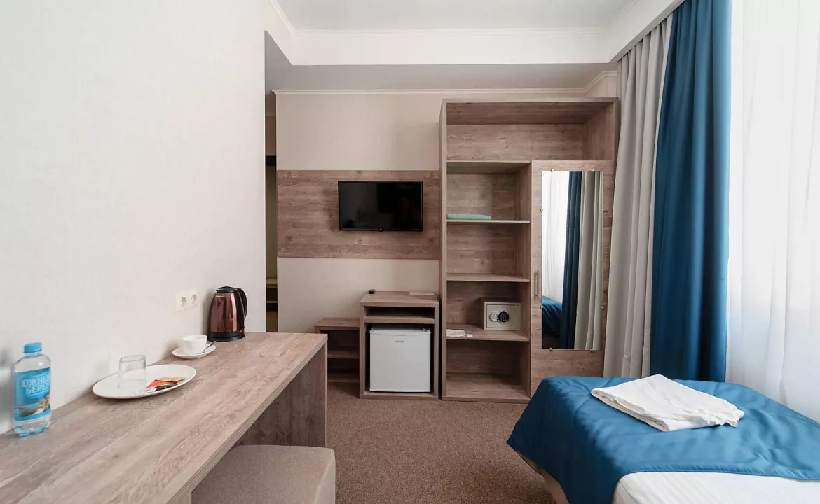 Стандартный однокомнатный номер с 1 односпальной кроватью. Отель "Вилла Голубой залив". Симеиз