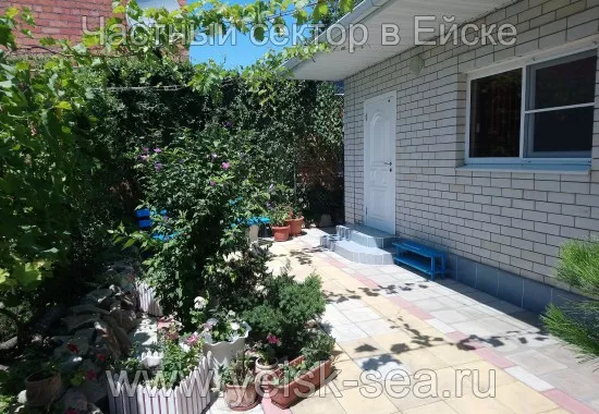 Отдельный дом на 4 человека. Гостевой дом на Кропоткина 39. Ейск