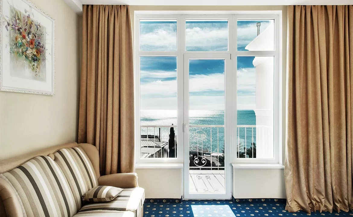 De Luxe. Отель "Бристоль". Ялта