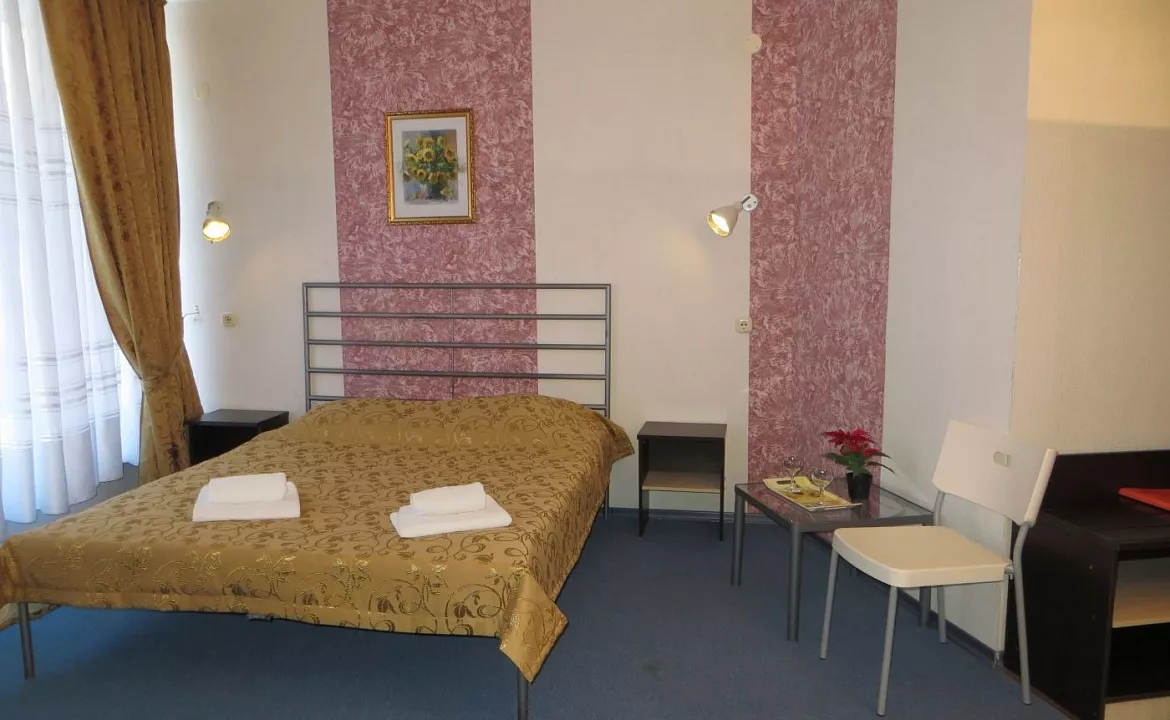 Стандартный 3-х местный. Гостиница "Парадиз". Ольгинка