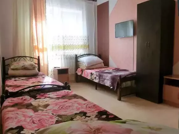 Стандартный трехместный. Гостиница «Айс Черри». Домбай-гостиницы