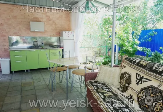 Отдельный дом на 4 человека. Гостевой дом на Кропоткина 39. Ейск