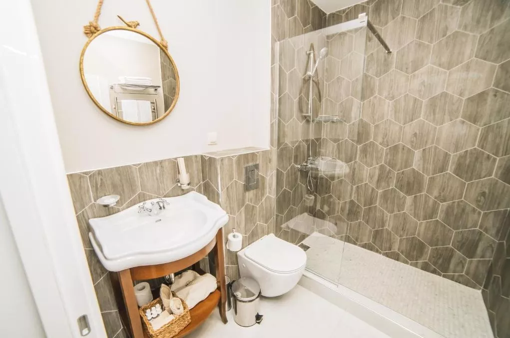 Улучшенный номер с кроватью размера 