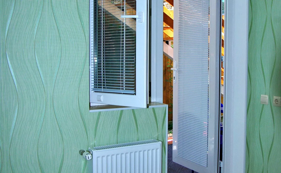 Трехместный с двуспальной и односпальной кроватями.. Частный сектор Гостевой дом "У Галины".. Феодосия