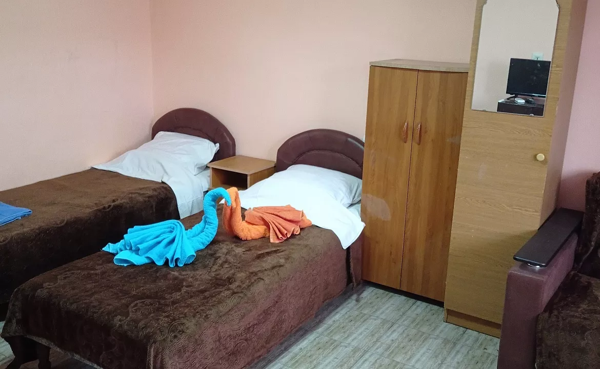 4х местный номер. Гостевой дом   "Отдых". Кучугуры