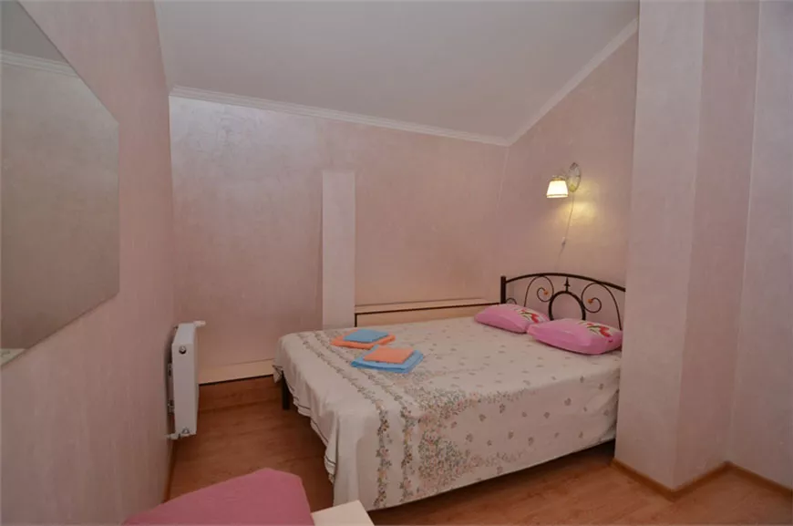 2-комнатный повышенной комфортности. Гостевой дом «Отель Людмила». Алушта 2-комнатный повышенной комфортности. Гостевой дом «Отель Людмила». Алушта