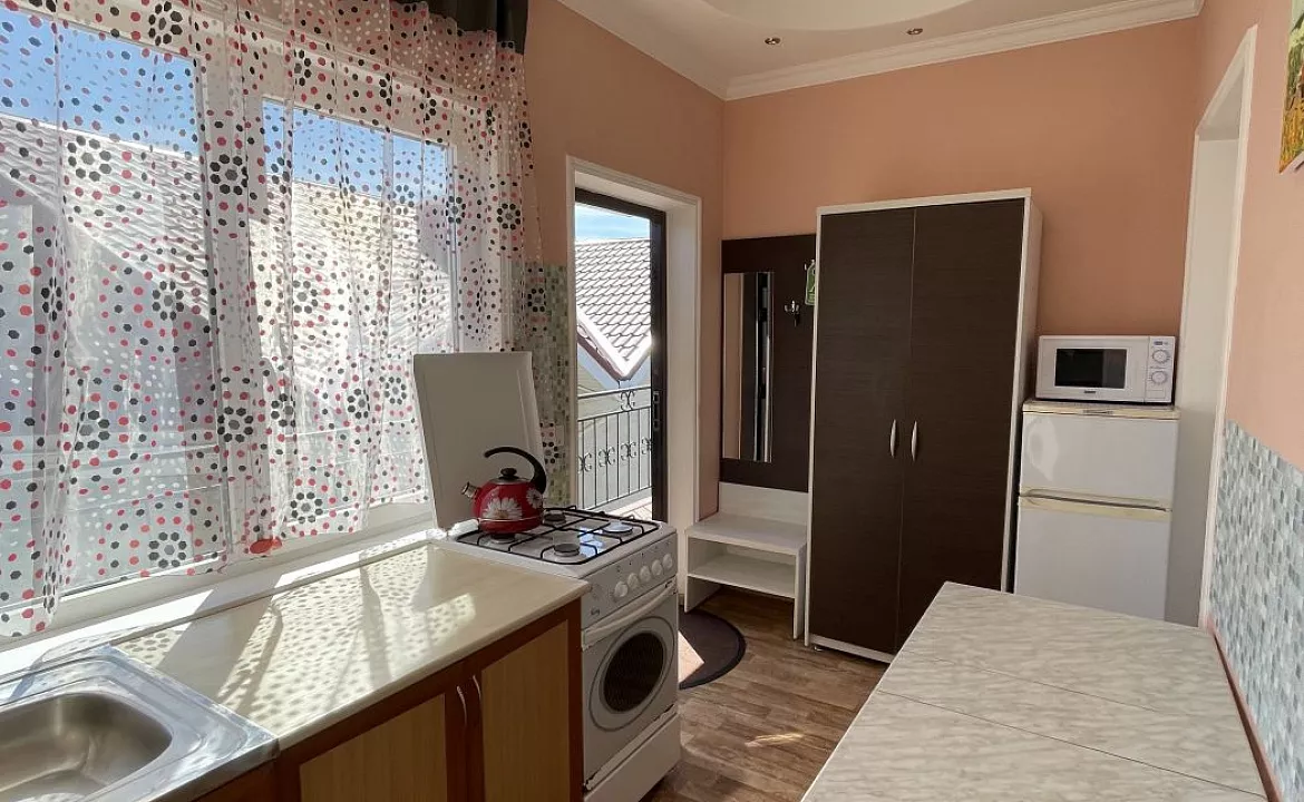 Двухкомнатная квартира с кухней в коттедже. Гостевой дом "Виктория". Лазаревское Двухкомнатная квартира с кухней в коттедже. Гостевой дом "Виктория". Лазаревское