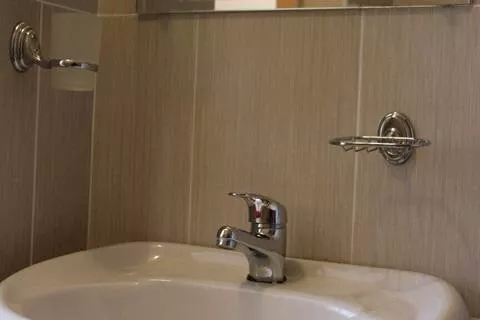 Семейный 2-х комнатный номер. Отель "Кипарис". Пицунда