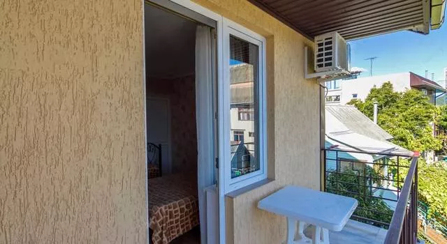 Пятиместная комната на 3 этаже с балконом . Гостевой дом Винтаж. Лазаревское