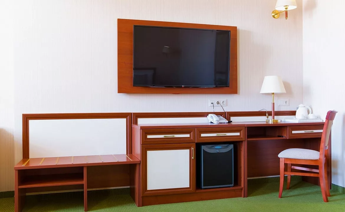 Джуниор. Отель  «ГРЕЙ ИНН». Феодосия