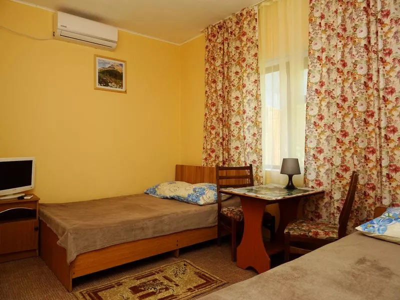 В гостевом номере имеется три номера 3-х местных. Гостевой дом Гоголя 51. Анапа