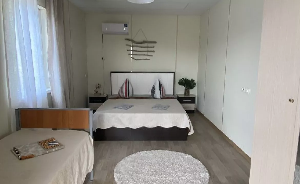 Трёхместный номер с кондиционером. Гостевой дом 7Я. Голубицкая