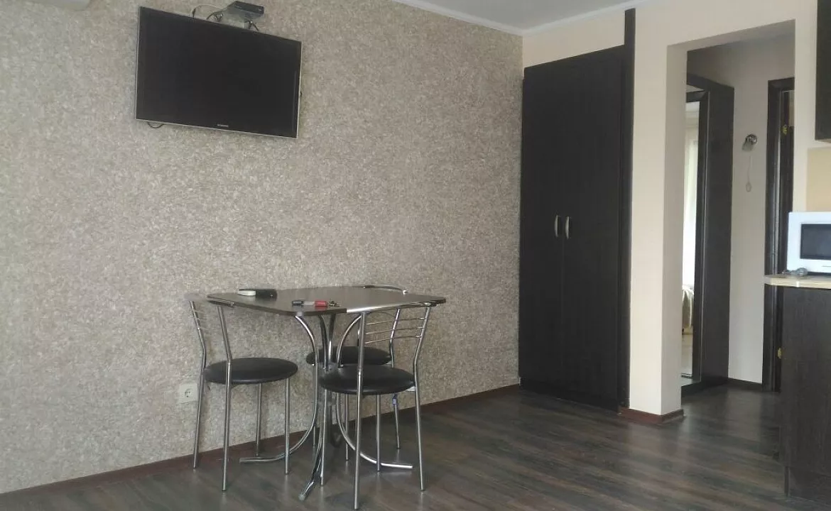 Двухкомнатный номер с кухней и видом на парк (1 этаж). Гостиничный комплекс Зеленый мыс. Алупка