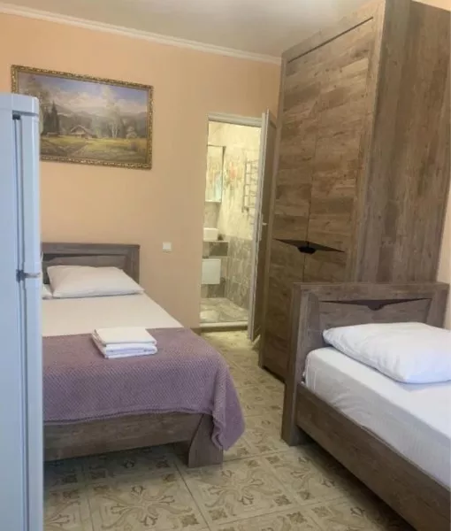 Стандартный трехместный номер. Гостевой дом "Замок на Жемчужной". Адлер