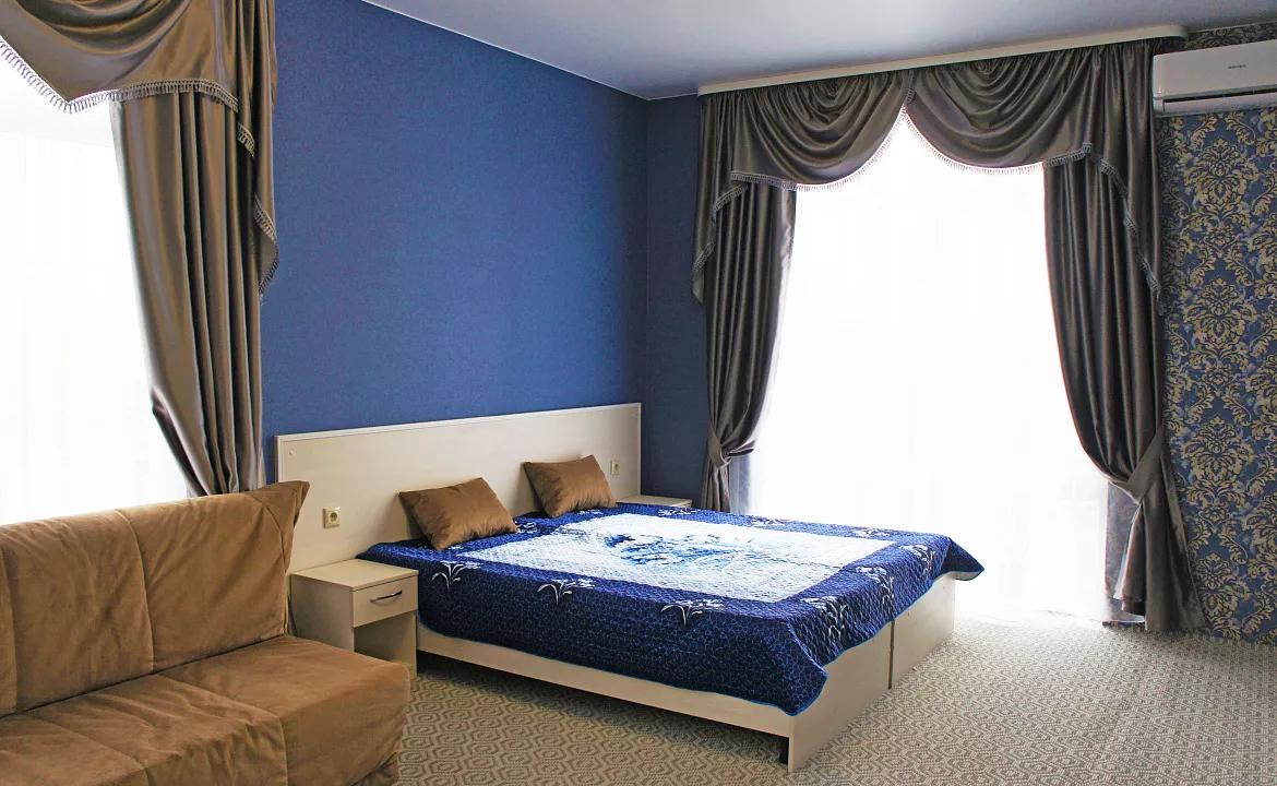 Апартаменты на 4-х человек с балконом. Гостевой дом "МЕЛИС". Дивноморское