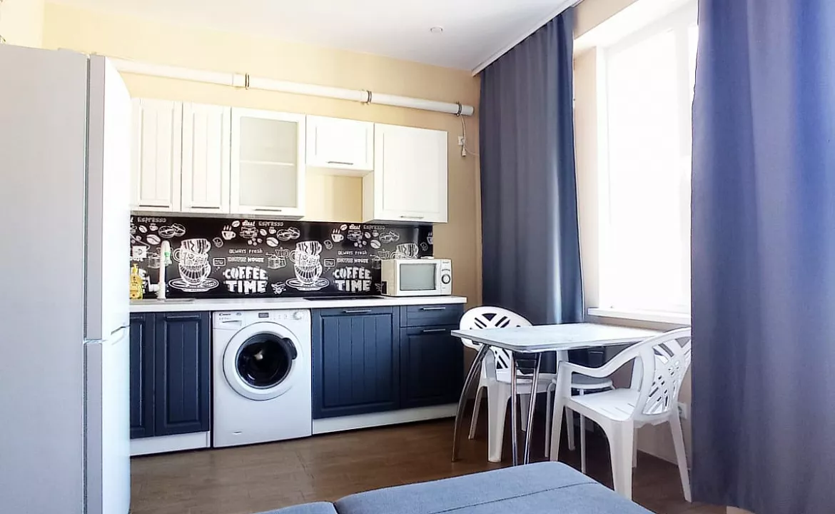 Студия под ключ для пары (есть дополнительное место). Квартира в многоквартирном доме Квартира под ключ с балконом в элитном ЖК СЕМЕЙНЫЙ . Лазаревское