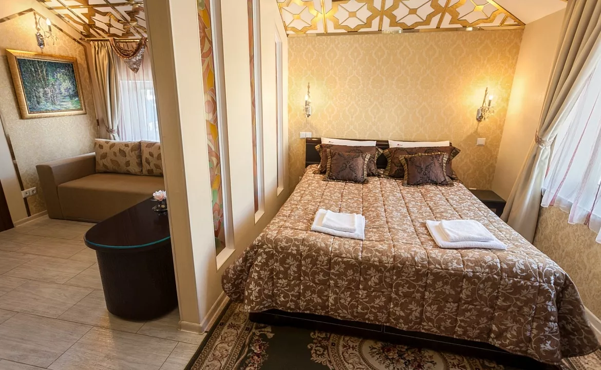 Трехместный номер класса «Полулюкс». Отель "Гранд Флер". Форос