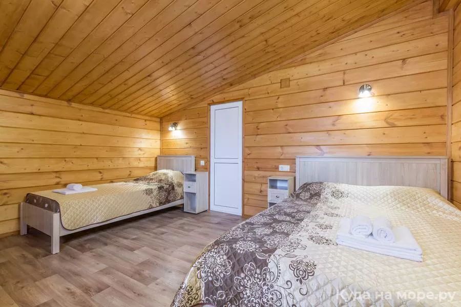 Трехместный номер. Гостевой дом "Алфавит". Адлер Трехместный номер. Гостевой дом "Алфавит". Адлер