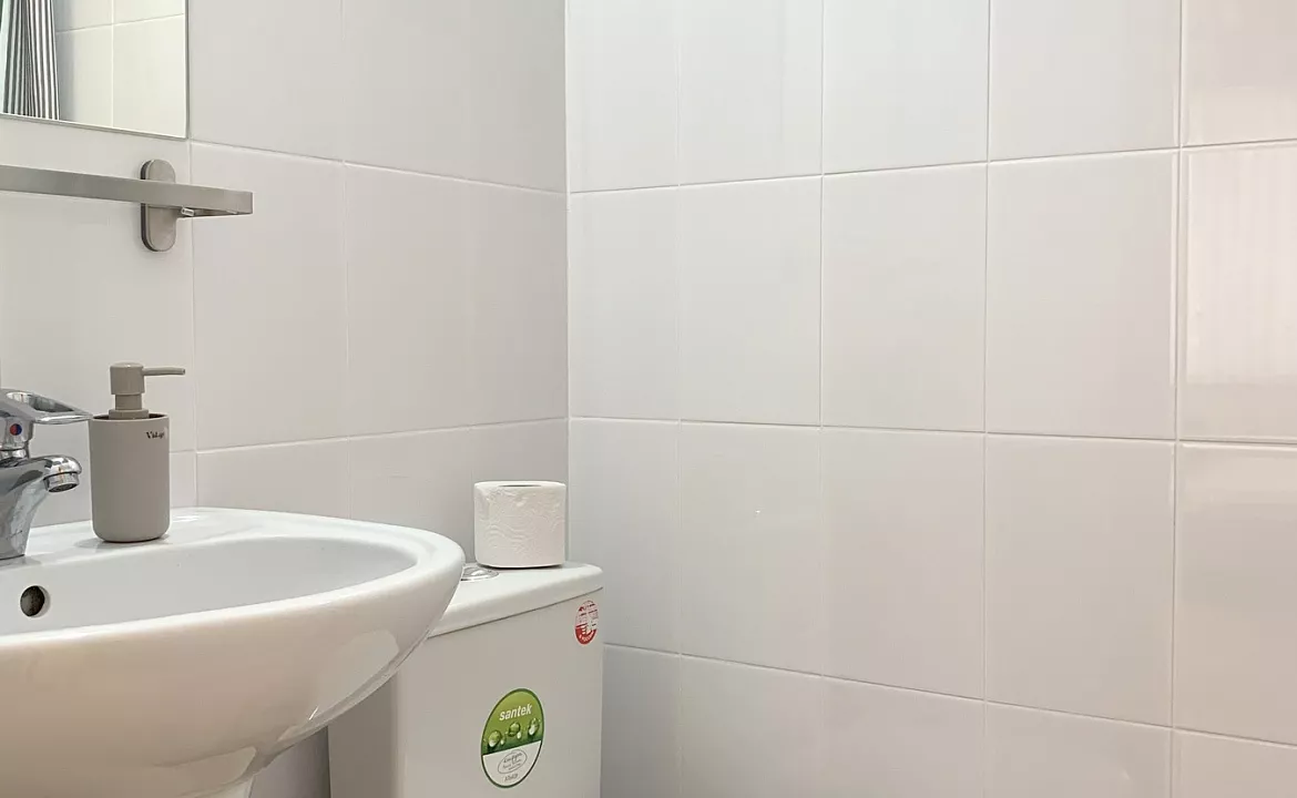 Двухместный номер с панорамным окном. Гостевой комплекс "Буэнос Диас". Совет-Квадже