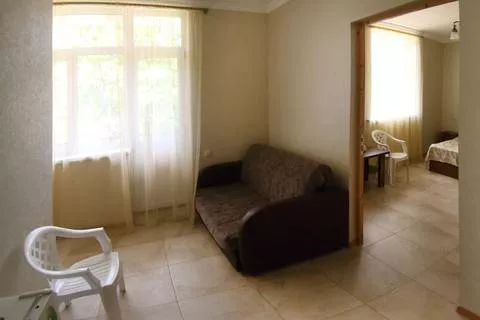 Семейный 2-х комнатный номер. Отель "Кипарис". Пицунда