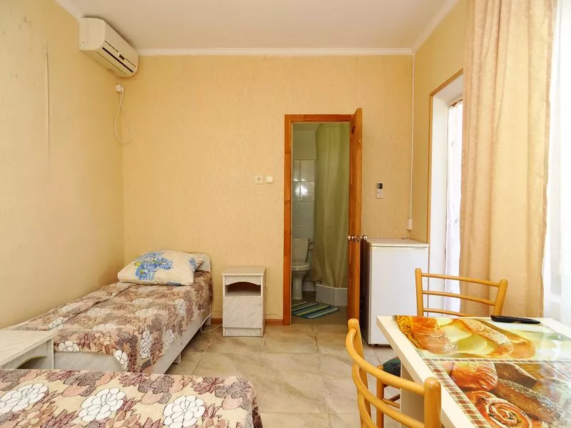 В гостевом номере имеется три номера 3-х местных. Гостевой дом Гоголя 51. Анапа