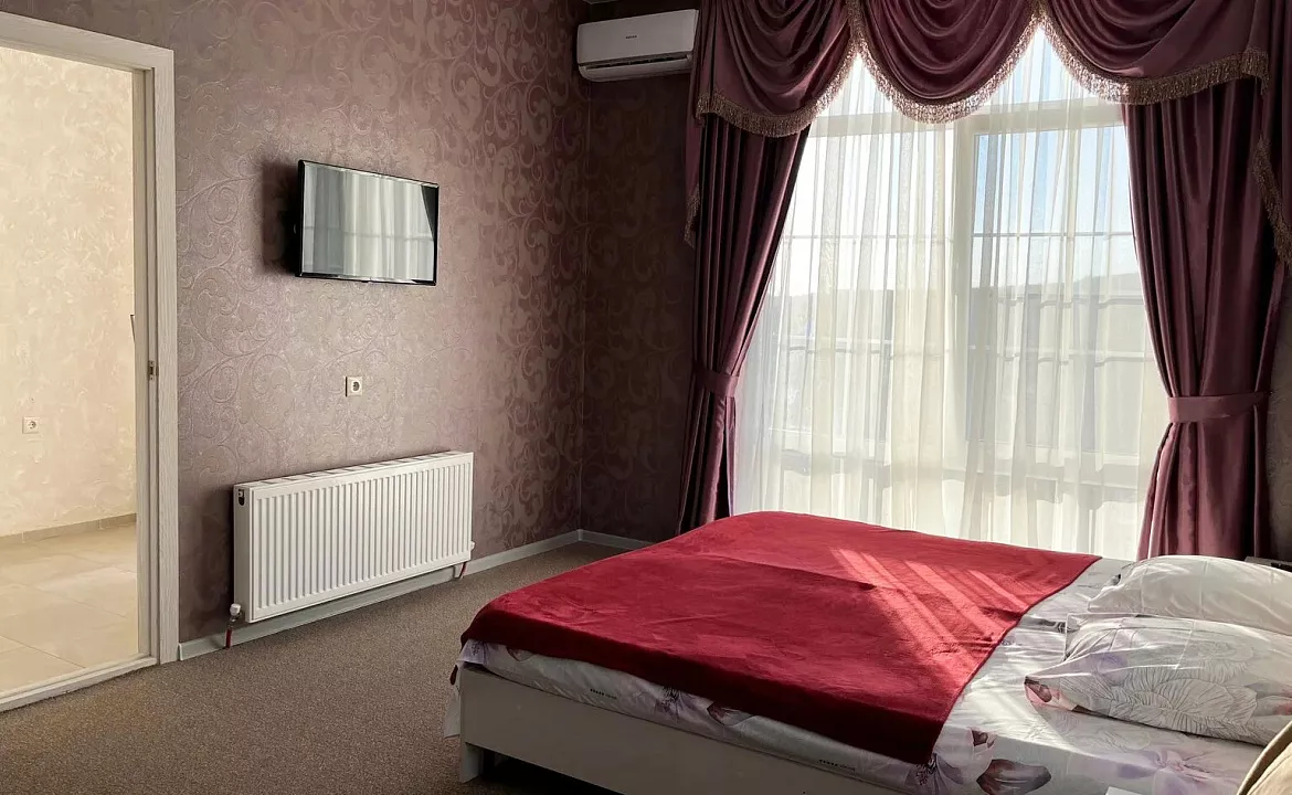 Апартаменты на 4-х человек с балконом. Гостевой дом "МЕЛИС". Дивноморское