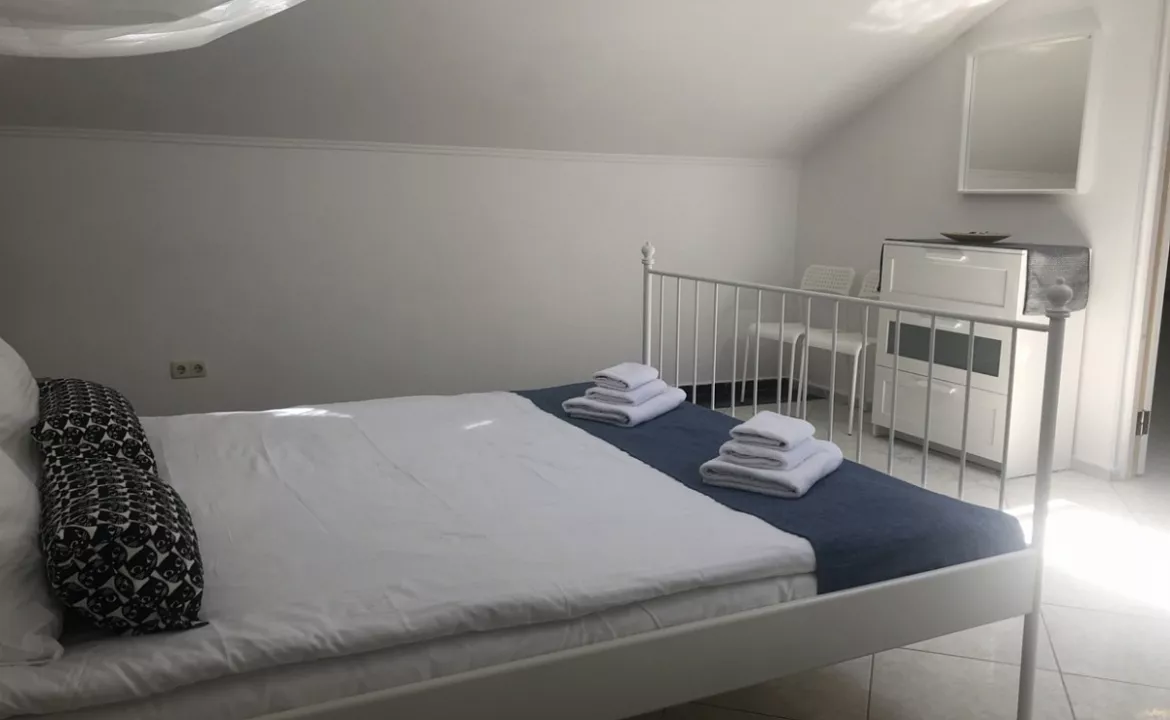 Мансарда двухкомнатный без балкона. Пансионат «Гринцовский». Ливадия