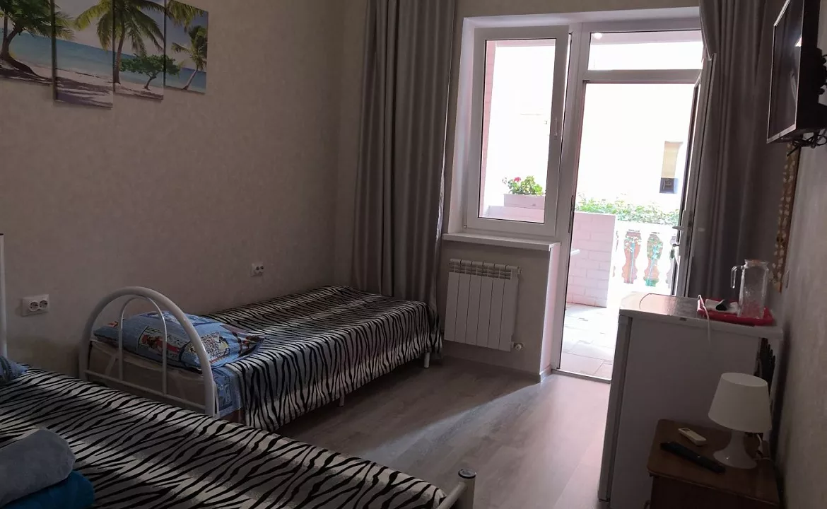 Комната с лоджией. Гостевой дом "Натали" - Геленджик. Геленджик