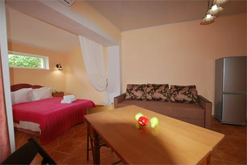 Домик 2 с кухней. Частная усадьба "Дом Роз". Заозерное